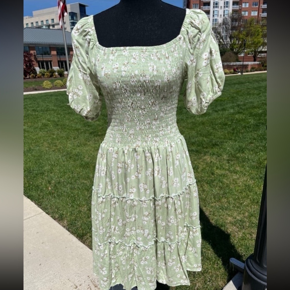 Floral Green Smocked Dress Linen/Rayon tiered dress knee length fits S/M/L